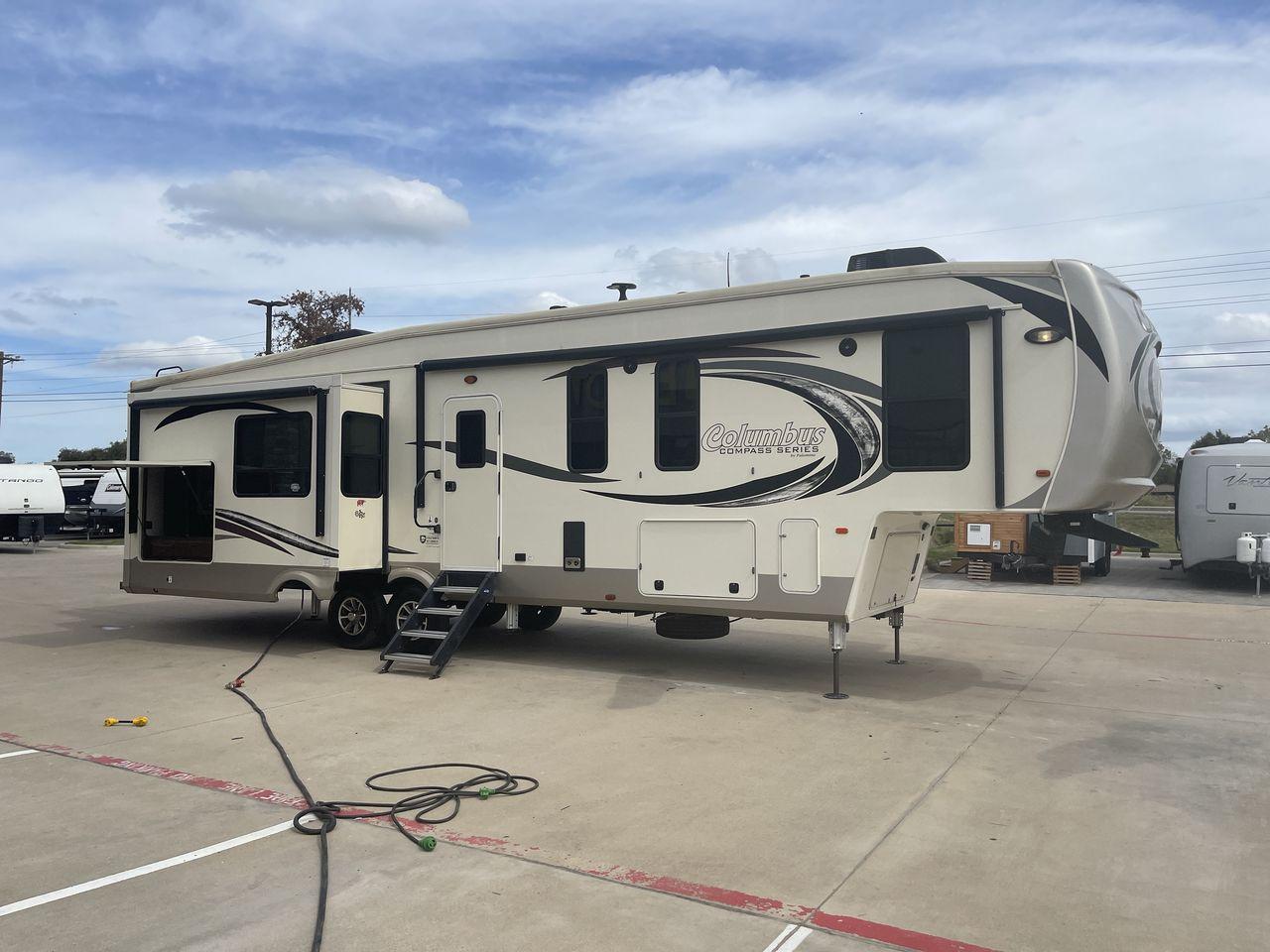 2018 FOREST RIVER COLUMBUS COMPASS 378 (4X4FCMP29J6) , located at 4319 N Main St, Cleburne, TX, 76033, (817) 678-5133, 32.385960, -97.391212 - Photo #23