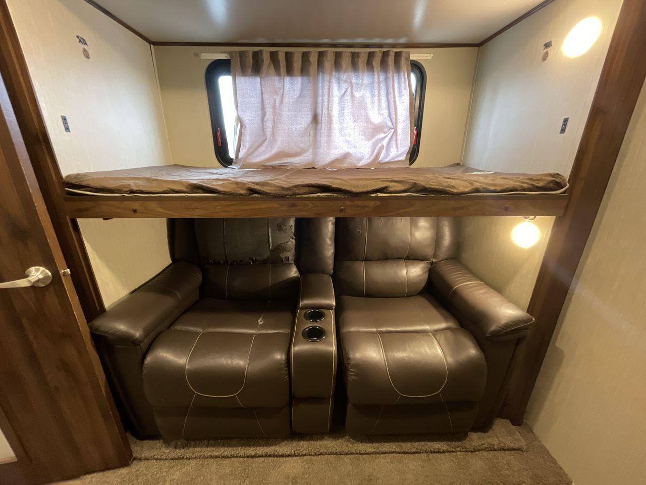 2018 FOREST RIVER COLUMBUS COMPASS 378 (4X4FCMP29J6) , located at 4319 N Main St, Cleburne, TX, 76033, (817) 678-5133, 32.385960, -97.391212 - Photo #27