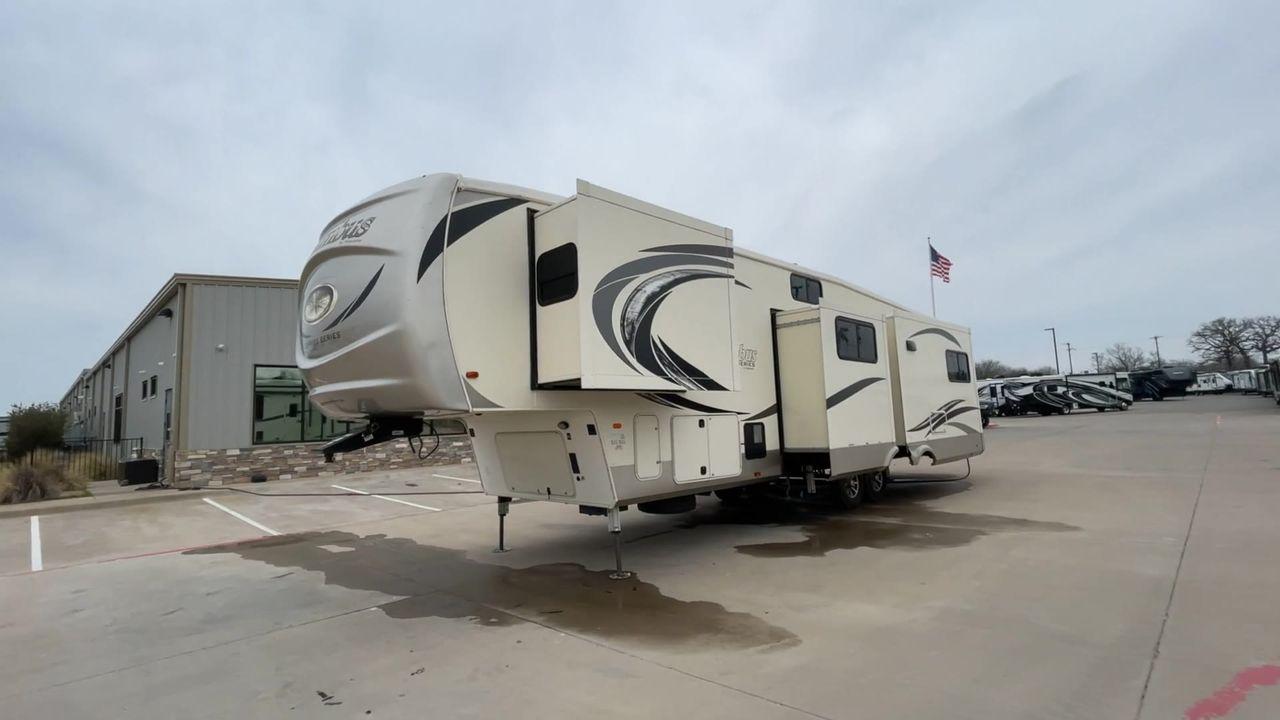 2018 FOREST RIVER COLUMBUS COMPASS 378 (4X4FCMP29J6) , located at 4319 N Main St, Cleburne, TX, 76033, (817) 678-5133, 32.385960, -97.391212 - Photo #5