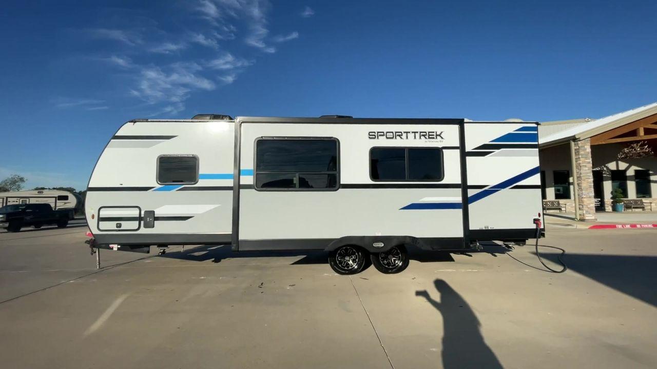 2022 K-Z SPORTTREK 281VBH (4EZT12824N8) , Length: 32.42 ft.| Dry Weight: 6,640 lbs. | Slides: 1 transmission, located at 4319 N Main St, Cleburne, TX, 76033, (817) 678-5133, 32.385960, -97.391212 - The 2022 K-Z SportsTrek 281VBH, a versatile and family-friendly travel trailer designed for unforgettable adventures. Measuring 32 feet in length, this model features a single slide-out, enhancing the living space for ultimate comfort. The 281VBH includes a master bedroom with a queen-size bed and - Photo #6