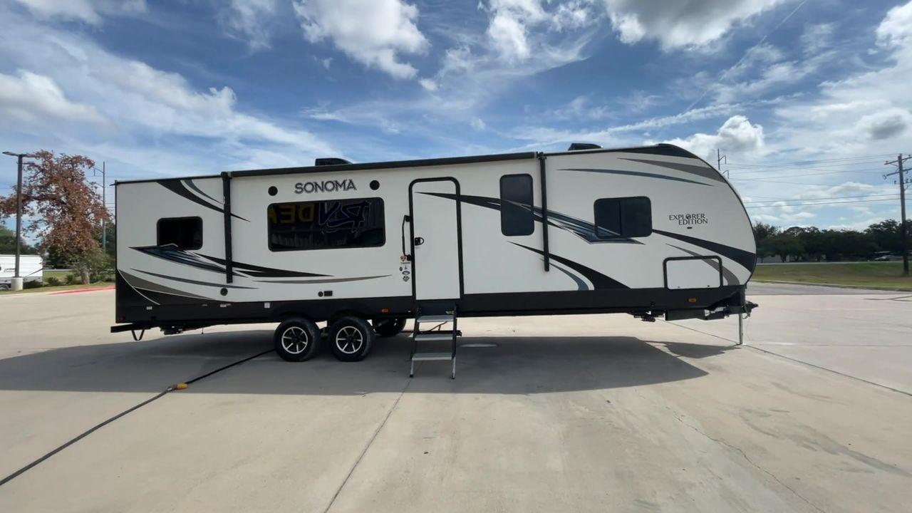 2020 FOREST RIVER SONOMA 2903RK (4X4TSKE28LE) , Length: 34.75 ft. | Dry Weight: 7,799 lbs. | Gross Weight: 9,999 lbs. | Slides: 1 transmission, located at 4319 N Main Street, Cleburne, TX, 76033, (817) 221-0660, 32.435829, -97.384178 - Experience extraordinary adventures with the 2020 Forest River Sonoma 2903RK. Measuring 34.75 feet long and weighing 7,799 pounds dry, this unit is both large and lightweight, making it easy to pull and handle. The Sonoma 2903RK provides adequate living space without sacrificing practicality with a - Photo #2