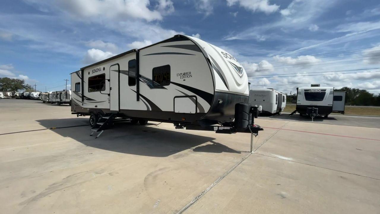 2020 FOREST RIVER SONOMA 2903RK (4X4TSKE28LE) , Length: 34.75 ft. | Dry Weight: 7,799 lbs. | Gross Weight: 9,999 lbs. | Slides: 1 transmission, located at 4319 N Main Street, Cleburne, TX, 76033, (817) 221-0660, 32.435829, -97.384178 - Experience extraordinary adventures with the 2020 Forest River Sonoma 2903RK. Measuring 34.75 feet long and weighing 7,799 pounds dry, this unit is both large and lightweight, making it easy to pull and handle. The Sonoma 2903RK provides adequate living space without sacrificing practicality with a - Photo #3