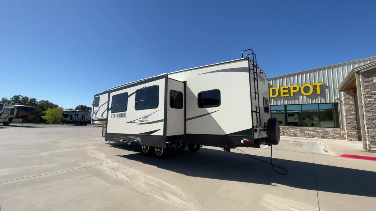 2021 STARCRAFT TELLURIDE 297BHS (1SACS0BS6M3) , Slides: 2 transmission, located at 4319 N Main Street, Cleburne, TX, 76033, (817) 221-0660, 32.435829, -97.384178 - Discover the ultimate blend of luxury and adaptability with the 2021 Starcraft Telluride 297BHS. This fifth wheel comes with two slideouts and a spacious 21-foot power awning, providing plenty of room for outdoor relaxation and entertainment. Designed to comfortably accommodate up to 10 people, this - Photo #7