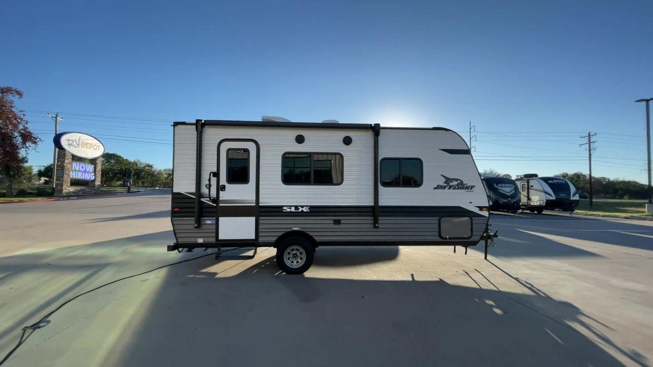 2022 JAYCO JAY FLIGHT SLX 195RB (1UJBJ0AJ1N1) , Length: 21.8 ft | Dry Weight: 3,030 lbs | Gross Weight: 3,995 lbs | Slides: 0 transmission, located at 4319 N Main Street, Cleburne, TX, 76033, (817) 221-0660, 32.435829, -97.384178 - The 2022 Jayco Jay Flight SLX 195RB is a compact and versatile travel trailer that delivers a perfect blend of convenience and comfort for your camping adventures. Measuring at a length of 21.8 feet and boasting a dry weight of 3030 lbs, this lightweight model is easily towable, making it an ideal c - Photo #2