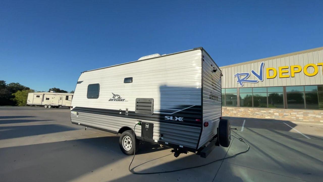2022 JAYCO JAY FLIGHT SLX 195RB (1UJBJ0AJ1N1) , Length: 21.8 ft | Dry Weight: 3,030 lbs | Gross Weight: 3,995 lbs | Slides: 0 transmission, located at 4319 N Main St, Cleburne, TX, 76033, (817) 678-5133, 32.385960, -97.391212 - Photo #7
