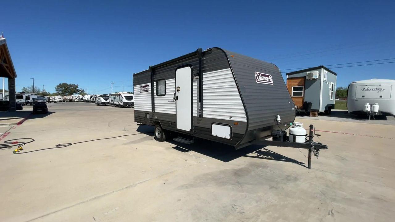 2022 KEYSTONE COLEMAN 17BH (4YDTCMG19NJ) , Length: 21.42 ft | Dry Weight: 2,986 lbs. | Slides: 0 transmission, located at 4319 N Main Street, Cleburne, TX, 76033, (817) 221-0660, 32.435829, -97.384178 - The 2022 Dutchmen Coleman 17BH travel trailer offers the ideal balance of comfort and convenience. Designed to accommodate the entire family, this tiny yet large trailer includes a queen bed and bunk beds in the back, ensuring that everyone has their own cozy spot to rest after a day of activity. Th - Photo #3