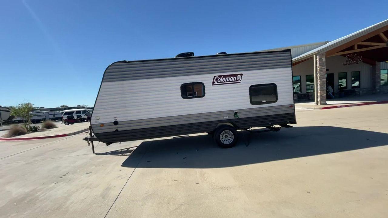 2022 KEYSTONE COLEMAN 17BH (4YDTCMG19NJ) , Length: 21.42 ft | Dry Weight: 2,986 lbs. | Slides: 0 transmission, located at 4319 N Main Street, Cleburne, TX, 76033, (817) 221-0660, 32.435829, -97.384178 - The 2022 Dutchmen Coleman 17BH travel trailer offers the ideal balance of comfort and convenience. Designed to accommodate the entire family, this tiny yet large trailer includes a queen bed and bunk beds in the back, ensuring that everyone has their own cozy spot to rest after a day of activity. Th - Photo #6
