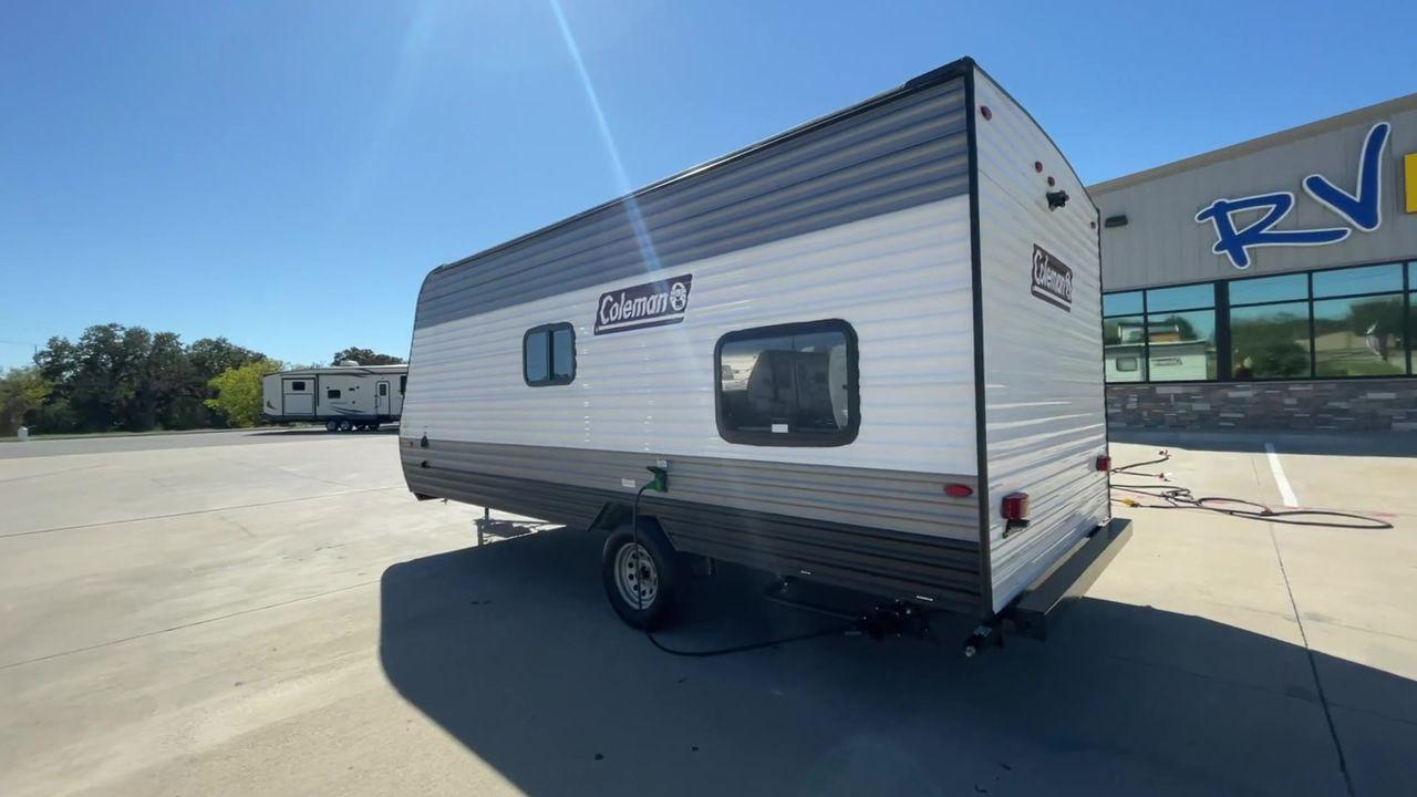 2022 KEYSTONE COLEMAN 17BH (4YDTCMG19NJ) , Length: 21.42 ft | Dry Weight: 2,986 lbs. | Slides: 0 transmission, located at 4319 N Main St, Cleburne, TX, 76033, (817) 678-5133, 32.385960, -97.391212 - The 2022 Dutchmen Coleman 17BH travel trailer offers the ideal balance of comfort and convenience. Designed to accommodate the entire family, this tiny yet large trailer includes a queen bed and bunk beds in the back, ensuring that everyone has their own cozy spot to rest after a day of activity. Th - Photo #7