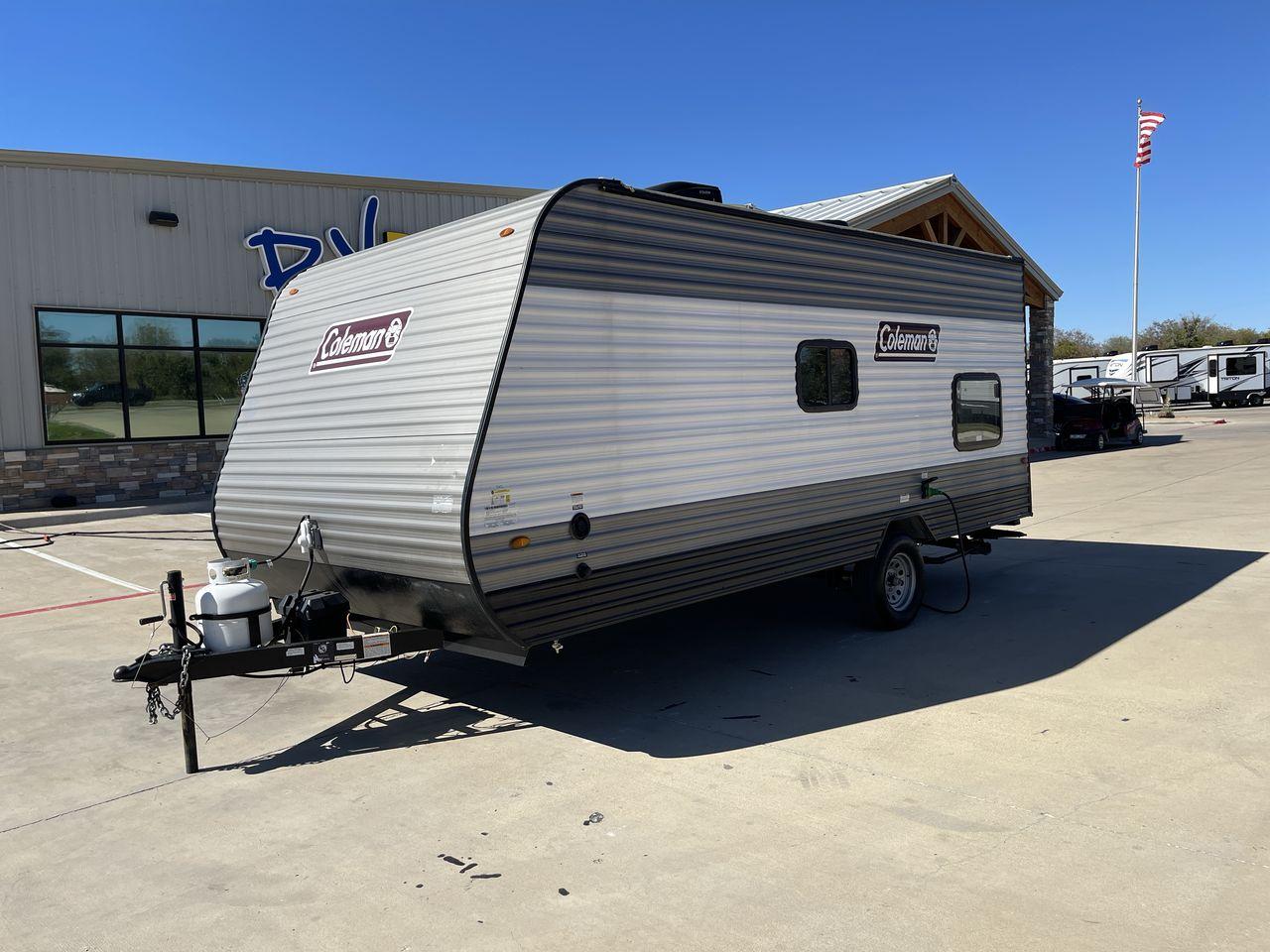 2022 KEYSTONE COLEMAN 17BH (4YDTCMG19NJ) , Length: 21.42 ft | Dry Weight: 2,986 lbs. | Slides: 0 transmission, located at 4319 N Main St, Cleburne, TX, 76033, (817) 678-5133, 32.385960, -97.391212 - The 2022 Dutchmen Coleman 17BH travel trailer offers the ideal balance of comfort and convenience. Designed to accommodate the entire family, this tiny yet large trailer includes a queen bed and bunk beds in the back, ensuring that everyone has their own cozy spot to rest after a day of activity. Th - Photo #23