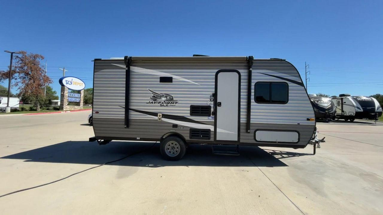 2021 JAYCO JAY FLIGHT SLX 174BH (1UJBJ0AJ1M1) , Length: 21.67 ft | Dry Weight: 3,075 lbs | GVWR: 3,950 lbs | Slides: 0 transmission, located at 4319 N Main St, Cleburne, TX, 76033, (817) 678-5133, 32.385960, -97.391212 - Take the 2021 Jayco Jay Flight SLX 174BH travel trailer out on your camping adventures. This lightweight and small RV is ideal for people looking for an affordable and cozy way to enjoy the great outdoors. The dimensions of this unit are 21.67 ft in length, 7.08 ft in width, and 9.17 ft in height. I - Photo #2