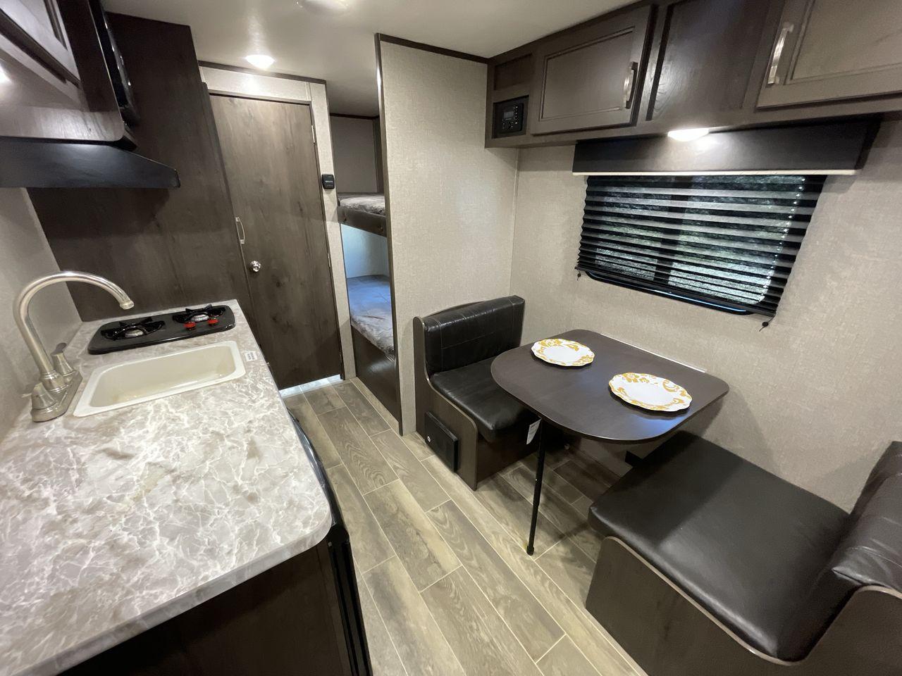 2021 JAYCO JAY FLIGHT SLX 174BH (1UJBJ0AJ1M1) , Length: 21.67 ft | Dry Weight: 3,075 lbs | GVWR: 3,950 lbs | Slides: 0 transmission, located at 4319 N Main St, Cleburne, TX, 76033, (817) 678-5133, 32.385960, -97.391212 - Take the 2021 Jayco Jay Flight SLX 174BH travel trailer out on your camping adventures. This lightweight and small RV is ideal for people looking for an affordable and cozy way to enjoy the great outdoors. The dimensions of this unit are 21.67 ft in length, 7.08 ft in width, and 9.17 ft in height. I - Photo #11