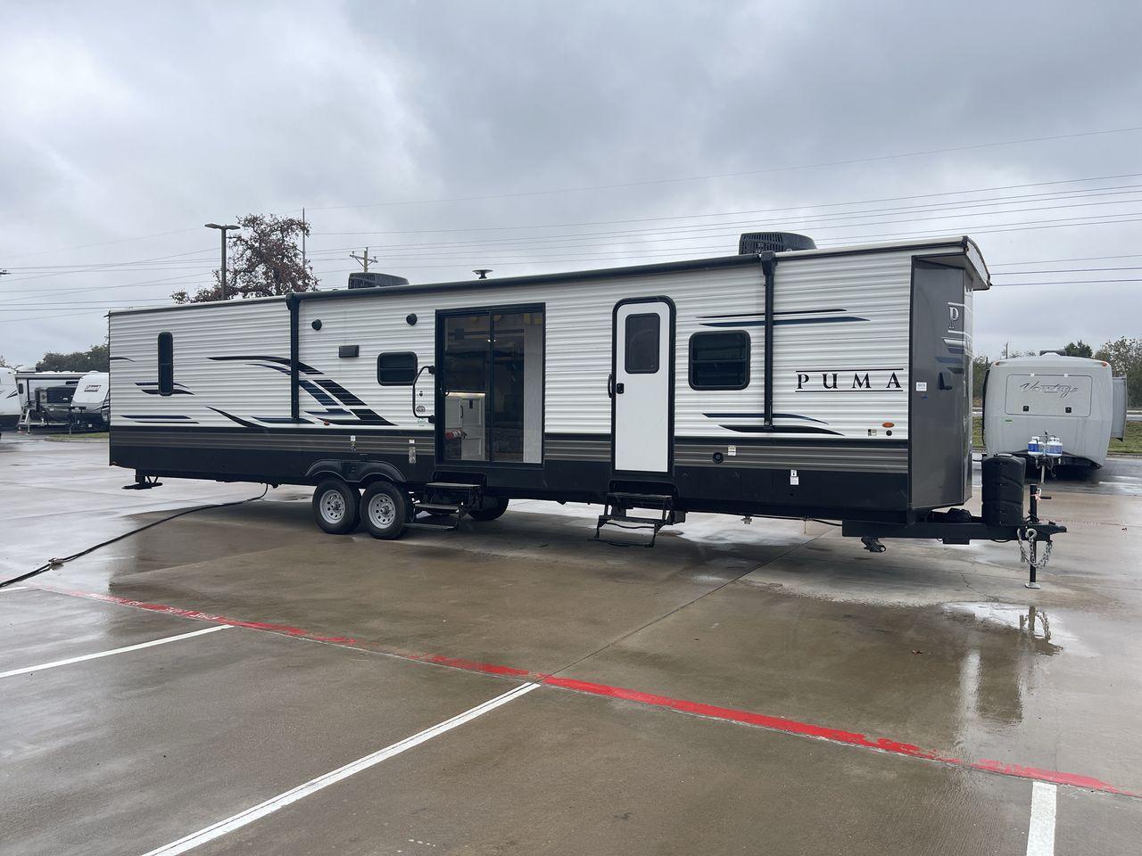 2022 FOREST RIVER PUMA TOWABLES (4X4TPUR22PP) , Length: 42.33 ft. | Dry Weight: 10,162 lbs. | Gross Weight: 12,000 lbs.| Slides: 3 transmission, located at 4319 N Main St, Cleburne, TX, 76033, (817) 678-5133, 32.385960, -97.391212 - If you're in the market for a top-of-the-line travel trailer bunk house, look no further than this 2022 PUMA 39DBT available at RV Depot in Cleburne, TX. With its exceptional features and unbeatable price of $60,995, this vehicle is a steal for any outdoor enthusiast. The 2022 PUMA 39DBT is desig - Photo #29