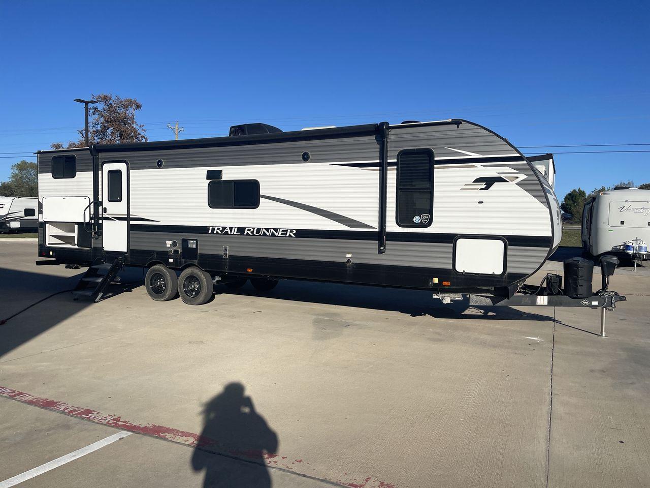 2023 HEARTLAND TRAIL RUNNER 31DB (5SFEB3723PE) , located at 4319 N Main St, Cleburne, TX, 76033, (817) 678-5133, 32.385960, -97.391212 - Are you looking for a spacious and comfortable travel trailer to embark on your next adventure? Look no further than the 2023 Heartland Trail Runner 31DB, available at RV Depot in Cleburne, TX. With its impressive features and affordable price of $37,995, this travel trailer is perfect for families - Photo #26