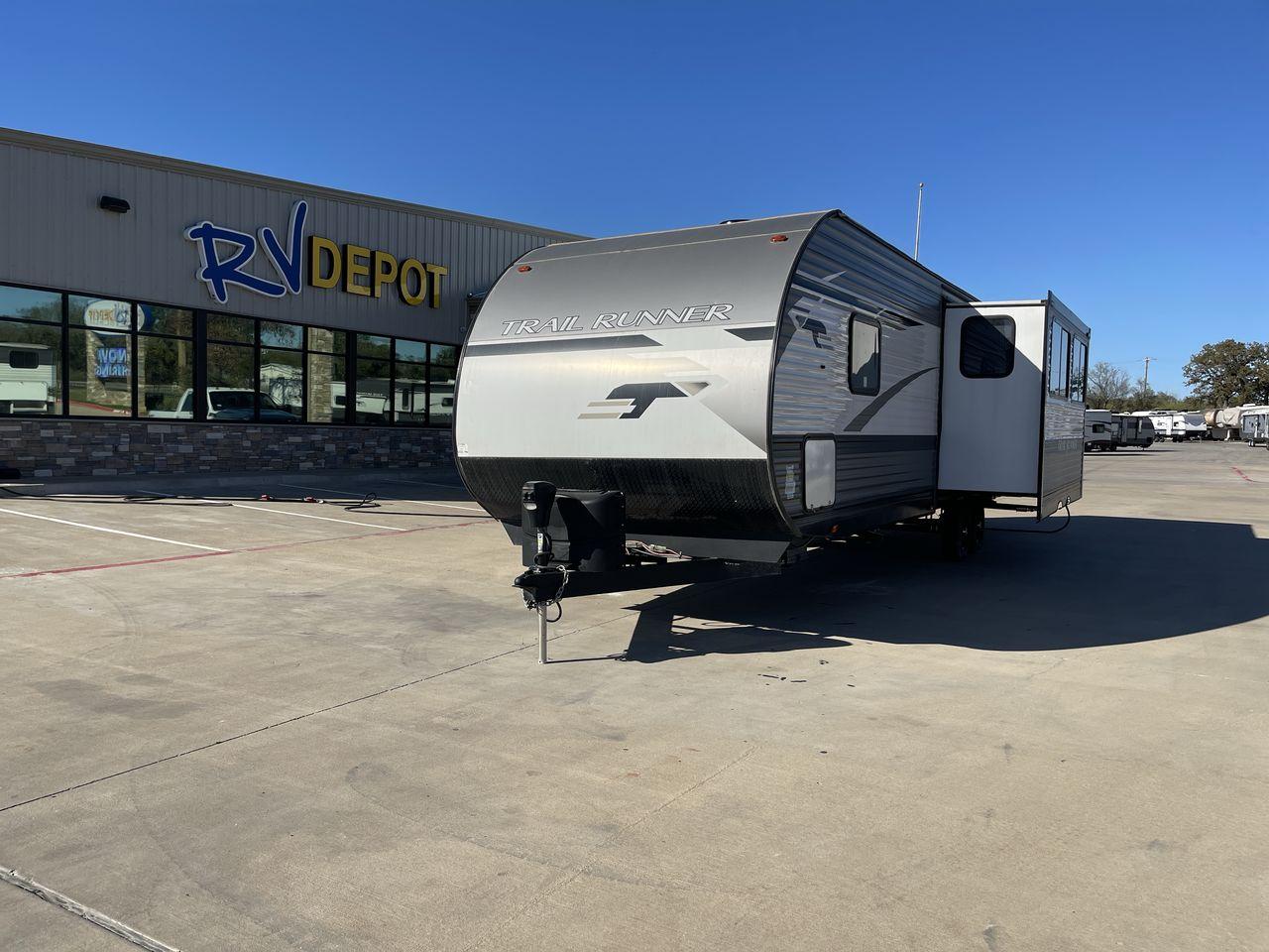 2023 HEARTLAND TRAIL RUNNER 31DB (5SFEB3720PE) , Length: 36.92 ft. | Dry Weight: 7,040 lbs. | Gross Weight: 9,642 lbs. | Slides: 1 transmission, located at 4319 N Main St, Cleburne, TX, 76033, (817) 678-5133, 32.385960, -97.391212 - The 2023 Heartland Trail Runner 31DB is a versatile and spacious travel trailer designed for families and adventure enthusiasts. This vehicle is the perfect option for families or groups looking to embark on memorable road trips. The travel trailer is a bunkhouse, and features a family-centric layou - Photo #0