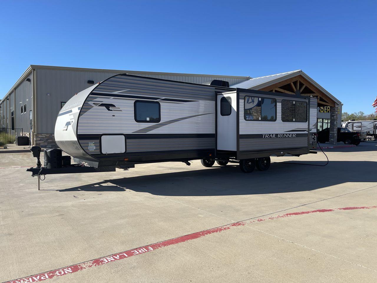 2023 HEARTLAND TRAIL RUNNER 31DB (5SFEB3720PE) , Length: 36.92 ft. | Dry Weight: 7,040 lbs. | Gross Weight: 9,642 lbs. | Slides: 1 transmission, located at 4319 N Main St, Cleburne, TX, 76033, (817) 678-5133, 32.385960, -97.391212 - The 2023 Heartland Trail Runner 31DB is a versatile and spacious travel trailer designed for families and adventure enthusiasts. This vehicle is the perfect option for families or groups looking to embark on memorable road trips. The travel trailer is a bunkhouse, and features a family-centric layou - Photo #26