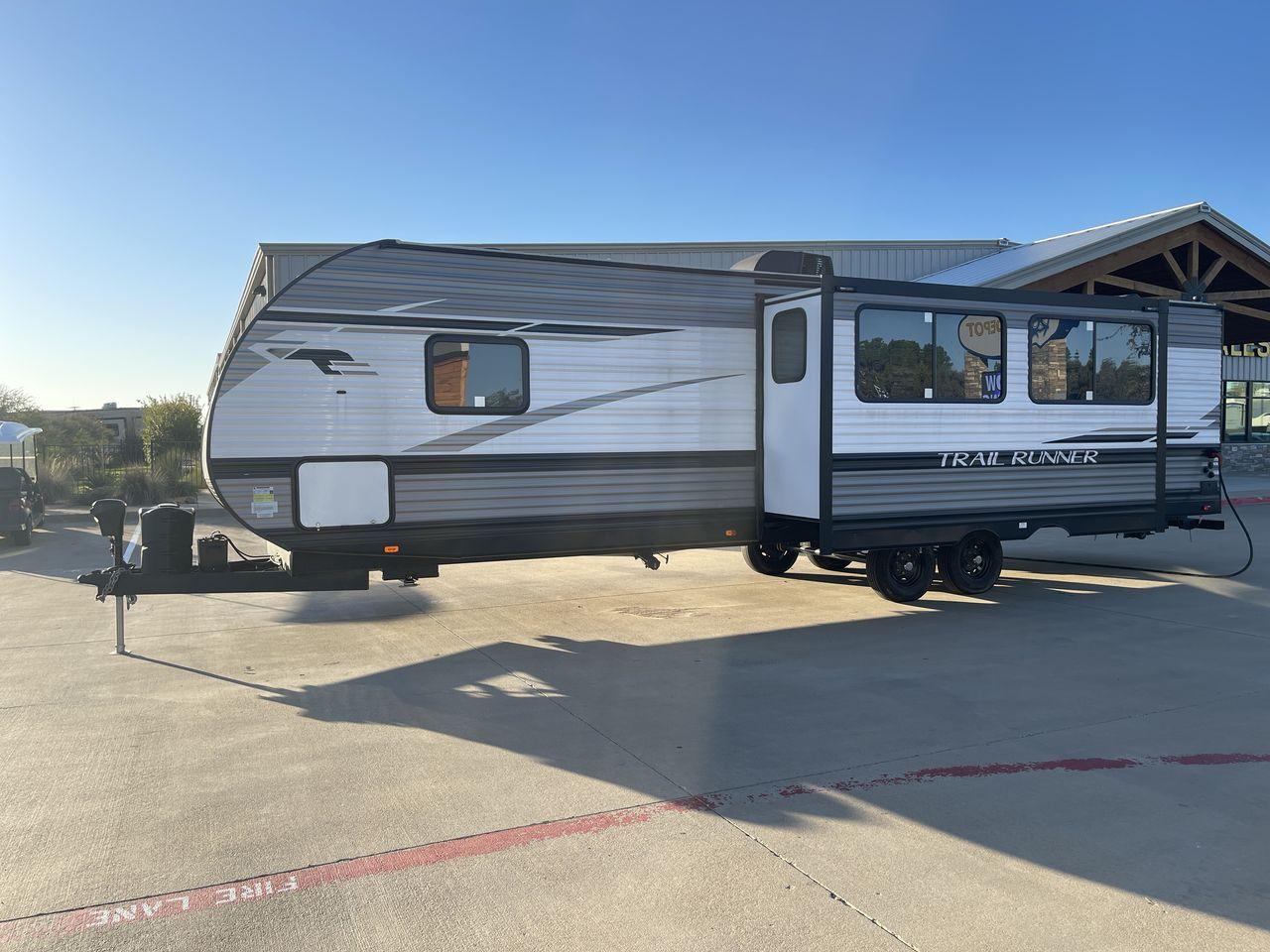 2023 HEARTLAND TRAIL RUNNER 31DB (5SFEB3721PE) , located at 4319 N Main St, Cleburne, TX, 76033, (817) 678-5133, 32.385960, -97.391212 - If you're in the market for a reliable and spacious travel trailer, look no further than the 2023 Heartland Trail Runner 31DB available at RV Depot in Cleburne, TX. Priced at $37,995, this stunning vehicle is a perfect choice for families or groups of friends looking to embark on unforgettable road - Photo #27