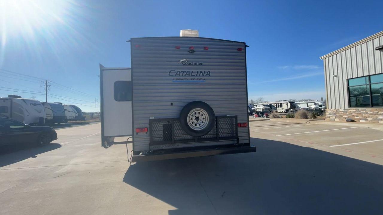 2021 COACHMEN CATALINA 243RBS (5ZT2CANBXMU) , Length: 28.75 ft. | Dry Weight: 5,692 lbs. | Gross Weight: 7,600 lbs. | Slides: 1 transmission, located at 4319 N Main Street, Cleburne, TX, 76033, (817) 221-0660, 32.435829, -97.384178 - The 2021 Forest River Catalina 243RBS travel trailer offers a spacious floorplan that is truly comfortable and convenient. As you enter the trailer, you will find a cozy front bedroom with a lovely queen bed where you can relax and rejuvenate yourself after enjoying the great outdoors. You also have - Photo #8