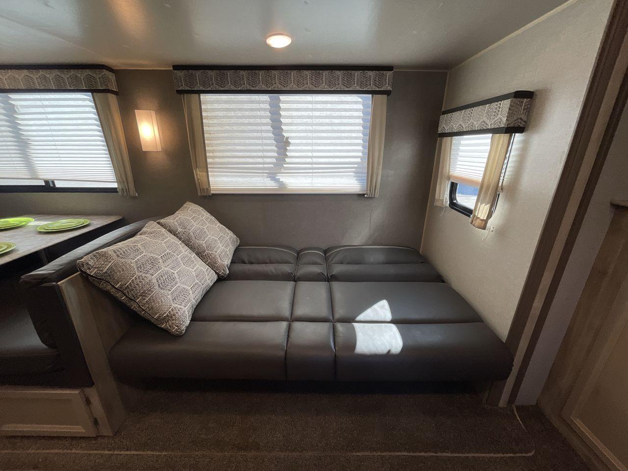 2021 COACHMEN CATALINA 243RBS (5ZT2CANBXMU) , Length: 28.75 ft. | Dry Weight: 5,692 lbs. | Gross Weight: 7,600 lbs. | Slides: 1 transmission, located at 4319 N Main Street, Cleburne, TX, 76033, (817) 221-0660, 32.435829, -97.384178 - The 2021 Forest River Catalina 243RBS travel trailer offers a spacious floorplan that is truly comfortable and convenient. As you enter the trailer, you will find a cozy front bedroom with a lovely queen bed where you can relax and rejuvenate yourself after enjoying the great outdoors. You also have - Photo #19