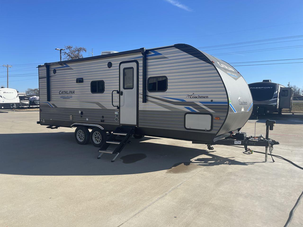 2021 COACHMEN CATALINA 243RBS (5ZT2CANBXMU) , Length: 28.75 ft. | Dry Weight: 5,692 lbs. | Gross Weight: 7,600 lbs. | Slides: 1 transmission, located at 4319 N Main St, Cleburne, TX, 76033, (817) 678-5133, 32.385960, -97.391212 - The 2021 Forest River Catalina 243RBS travel trailer offers a spacious floorplan that is truly comfortable and convenient. As you enter the trailer, you will find a cozy front bedroom with a lovely queen bed where you can relax and rejuvenate yourself after enjoying the great outdoors. You also have - Photo #23