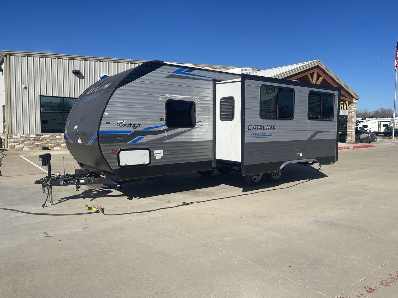 2021 COACHMEN CATALINA 243RBS (5ZT2CANBXMU) , Length: 28.75 ft. | Dry Weight: 5,692 lbs. | Gross Weight: 7,600 lbs. | Slides: 1 transmission, located at 4319 N Main St, Cleburne, TX, 76033, (817) 678-5133, 32.385960, -97.391212 - The 2021 Forest River Catalina 243RBS travel trailer offers a spacious floorplan that is truly comfortable and convenient. As you enter the trailer, you will find a cozy front bedroom with a lovely queen bed where you can relax and rejuvenate yourself after enjoying the great outdoors. You also have - Photo #24