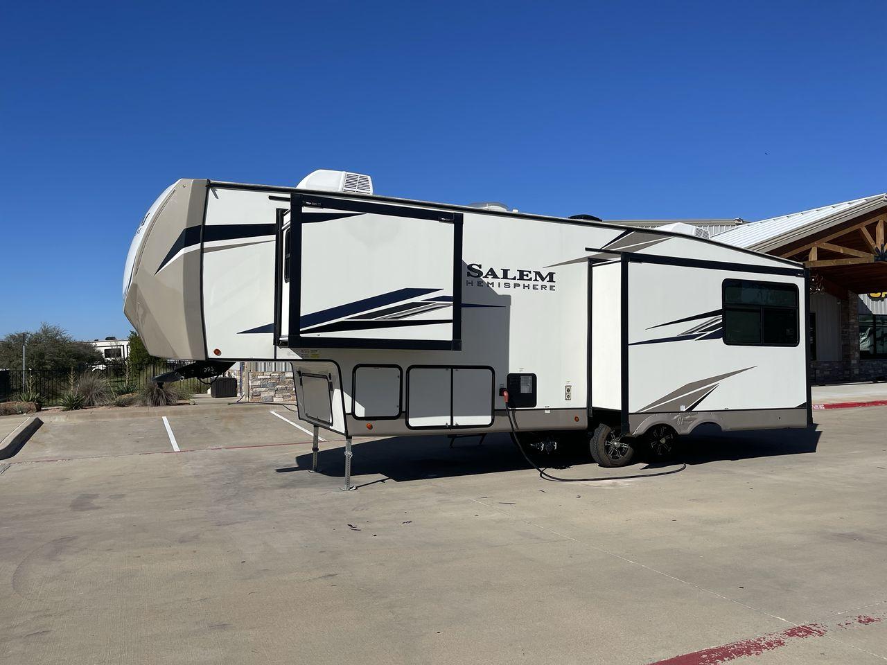 2022 FOREST RIVER SALEM HEMISPHERE 286 (4X4FSBE29NV) , Length: 33.92 ft. | Dry Weight: 9,229 lbs. | Slides: 3 transmission, located at 4319 N Main Street, Cleburne, TX, 76033, (817) 221-0660, 32.435829, -97.384178 - The 2022 Forest River Salem Hemisphere 286RL is a travel trailer that combines luxury, innovation, and comfort for an unparalleled camping experience. This travel trailer is designed for those who seek a blend of sophistication and functionality in their RVing lifestyle. The living area features plu - Photo #24