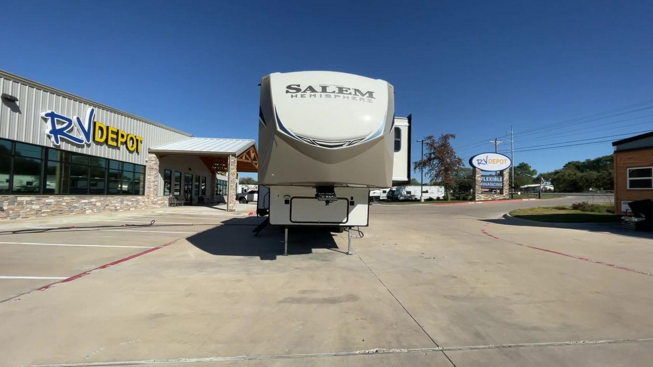 2022 FOREST RIVER SALEM HEMISPHERE 286 (4X4FSBE29NV) , Length: 33.92 ft. | Dry Weight: 9,229 lbs. | Slides: 3 transmission, located at 4319 N Main St, Cleburne, TX, 76033, (817) 678-5133, 32.385960, -97.391212 - The 2022 Forest River Salem Hemisphere 286RL is a travel trailer that combines luxury, innovation, and comfort for an unparalleled camping experience. This travel trailer is designed for those who seek a blend of sophistication and functionality in their RVing lifestyle. The living area features plu - Photo #4