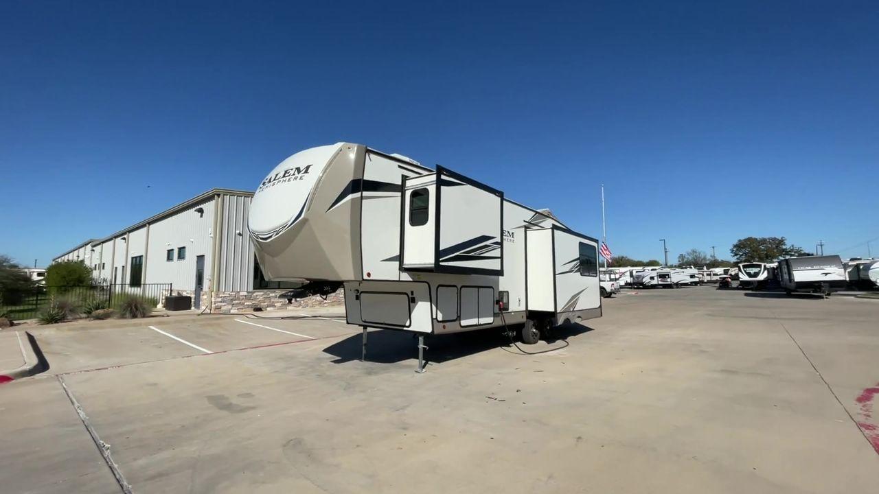 2022 FOREST RIVER SALEM HEMISPHERE 286 (4X4FSBE29NV) , Length: 33.92 ft. | Dry Weight: 9,229 lbs. | Slides: 3 transmission, located at 4319 N Main St, Cleburne, TX, 76033, (817) 678-5133, 32.385960, -97.391212 - The 2022 Forest River Salem Hemisphere 286RL is a travel trailer that combines luxury, innovation, and comfort for an unparalleled camping experience. This travel trailer is designed for those who seek a blend of sophistication and functionality in their RVing lifestyle. The living area features plu - Photo #5