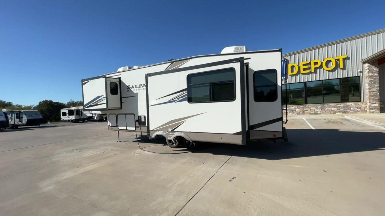 2022 FOREST RIVER SALEM HEMISPHERE 286 (4X4FSBE29NV) , Length: 33.92 ft. | Dry Weight: 9,229 lbs. | Slides: 3 transmission, located at 4319 N Main St, Cleburne, TX, 76033, (817) 678-5133, 32.385960, -97.391212 - The 2022 Forest River Salem Hemisphere 286RL is a travel trailer that combines luxury, innovation, and comfort for an unparalleled camping experience. This travel trailer is designed for those who seek a blend of sophistication and functionality in their RVing lifestyle. The living area features plu - Photo #7