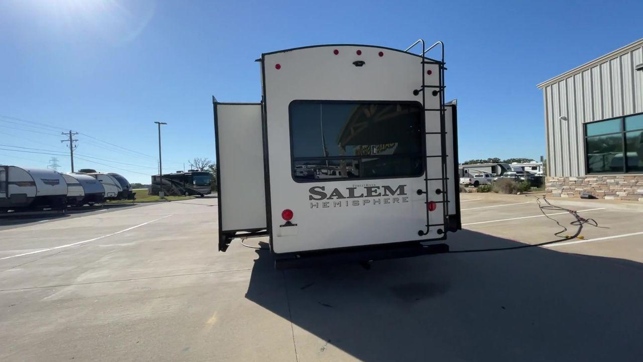 2022 FOREST RIVER SALEM HEMISPHERE 286 (4X4FSBE29NV) , Length: 33.92 ft. | Dry Weight: 9,229 lbs. | Slides: 3 transmission, located at 4319 N Main Street, Cleburne, TX, 76033, (817) 221-0660, 32.435829, -97.384178 - The 2022 Forest River Salem Hemisphere 286RL is a travel trailer that combines luxury, innovation, and comfort for an unparalleled camping experience. This travel trailer is designed for those who seek a blend of sophistication and functionality in their RVing lifestyle. The living area features plu - Photo #8