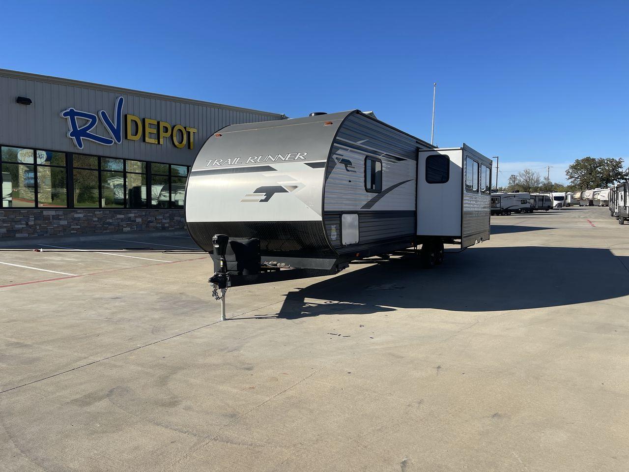 2023 HEARTLAND TRAIL RUNNER 31DB (5SFEB3729PE) , Length: 36.92 ft | Dry Weight: 7,040 lbs | GVWR: 9,642 lbs | Slides: 1 transmission, located at 4319 N Main St, Cleburne, TX, 76033, (817) 678-5133, 32.385960, -97.391212 - The 2023 Heartland Trail Runner 31DB is a versatile and spacious travel trailer designed for families and adventure enthusiasts. This vehicle is the perfect option for families or groups looking to embark on memorable road trips. The travel trailer is a bunkhouse, and features a family-centric layou - Photo #0