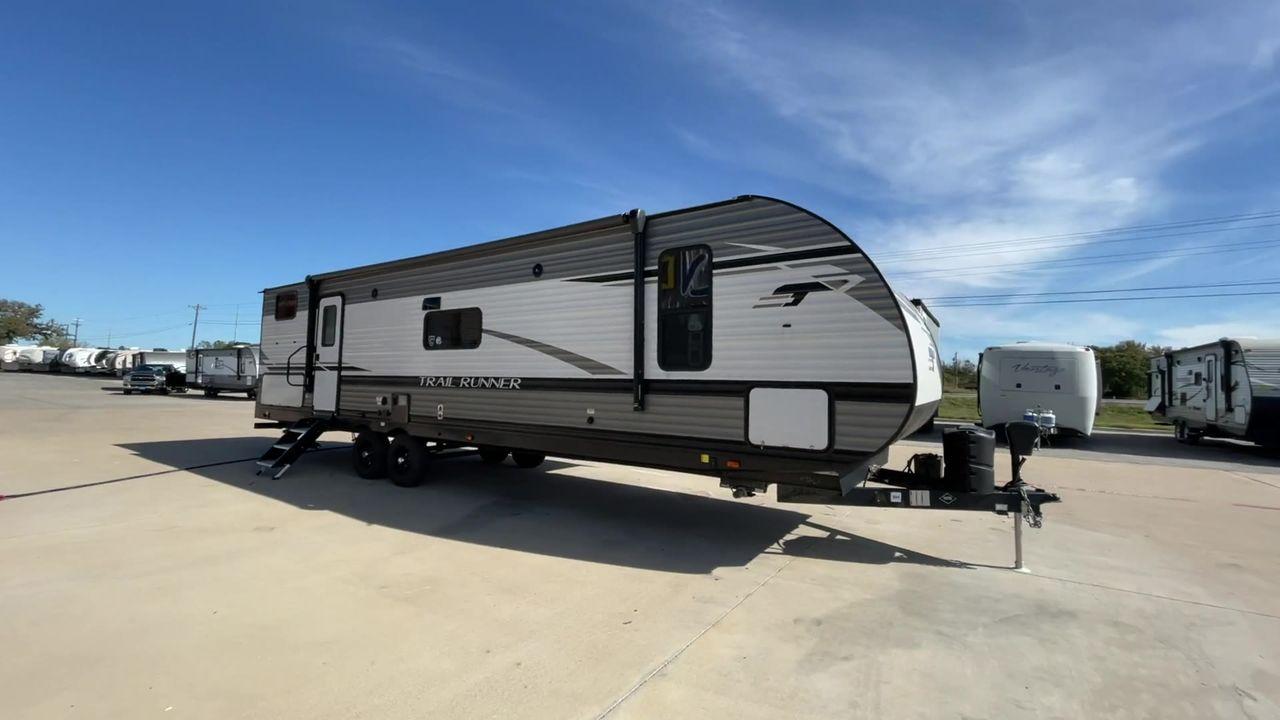 2023 HEARTLAND TRAIL RUNNER 31DB (5SFEB3729PE) , Length: 36.92 ft | Dry Weight: 7,040 lbs | GVWR: 9,642 lbs | Slides: 1 transmission, located at 4319 N Main St, Cleburne, TX, 76033, (817) 678-5133, 32.385960, -97.391212 - Are you ready to embark on the ultimate road trip adventure? Look no further than this incredible 2023 Heartland Trail Runner 31DB travel trailer, available for sale at RV Depot in Cleburne, TX. With its impressive features and unbeatable price of $37,995, this vehicle is a dream come true for any t - Photo #3