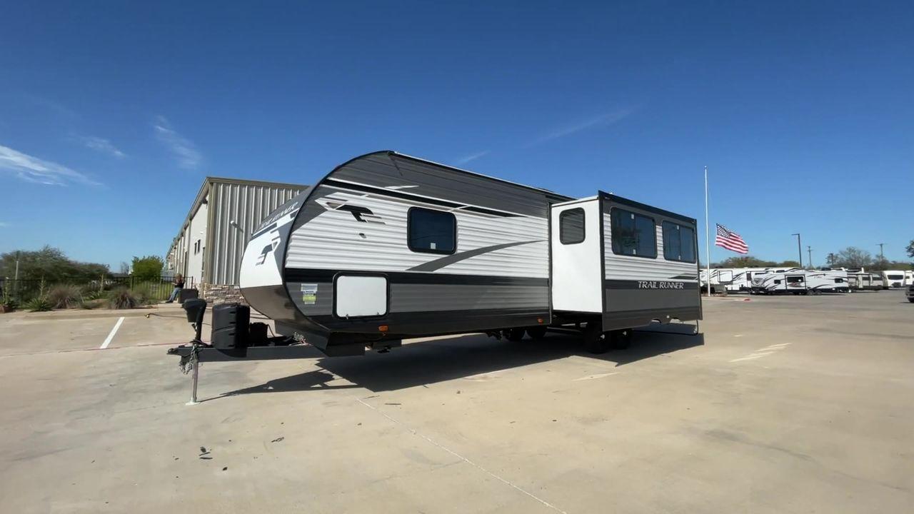 2023 HEARTLAND TRAIL RUNNER 31DB (5SFEB3729PE) , Length: 36.92 ft | Dry Weight: 7,040 lbs | GVWR: 9,642 lbs | Slides: 1 transmission, located at 4319 N Main St, Cleburne, TX, 76033, (817) 678-5133, 32.385960, -97.391212 - Are you ready to embark on the ultimate road trip adventure? Look no further than this incredible 2023 Heartland Trail Runner 31DB travel trailer, available for sale at RV Depot in Cleburne, TX. With its impressive features and unbeatable price of $37,995, this vehicle is a dream come true for any t - Photo #5