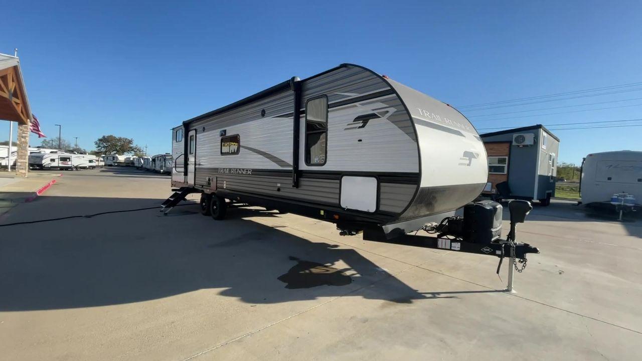 2023 HEARTLAND TRAIL RUNNER 31DB (5SFEB372XPE) , Length: 36.92 ft | Dry Weight: 7,040 lbs | GVWR: 9,642 lbs | Slides: 1 transmission, located at 4319 N Main St, Cleburne, TX, 76033, (817) 678-5133, 32.385960, -97.391212 - If you're in the market for a reliable and spacious travel trailer bunk house, look no further than this 2023 Heartland Trail Runner 31DB available at RV Depot in Cleburne, TX. With its affordable price of $37,995, this vehicle offers exceptional value for families or groups looking to embark on unf - Photo #5