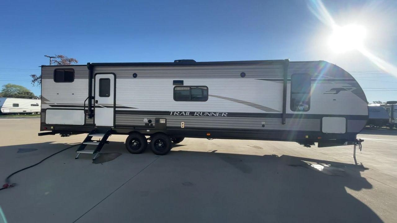 2023 HEARTLAND TRAIL RUNNER 31DB (5SFEB372XPE) , Length: 36.92 ft | Dry Weight: 7,040 lbs | GVWR: 9,642 lbs | Slides: 1 transmission, located at 4319 N Main St, Cleburne, TX, 76033, (817) 678-5133, 32.385960, -97.391212 - If you're in the market for a reliable and spacious travel trailer bunk house, look no further than this 2023 Heartland Trail Runner 31DB available at RV Depot in Cleburne, TX. With its affordable price of $37,995, this vehicle offers exceptional value for families or groups looking to embark on unf - Photo #6
