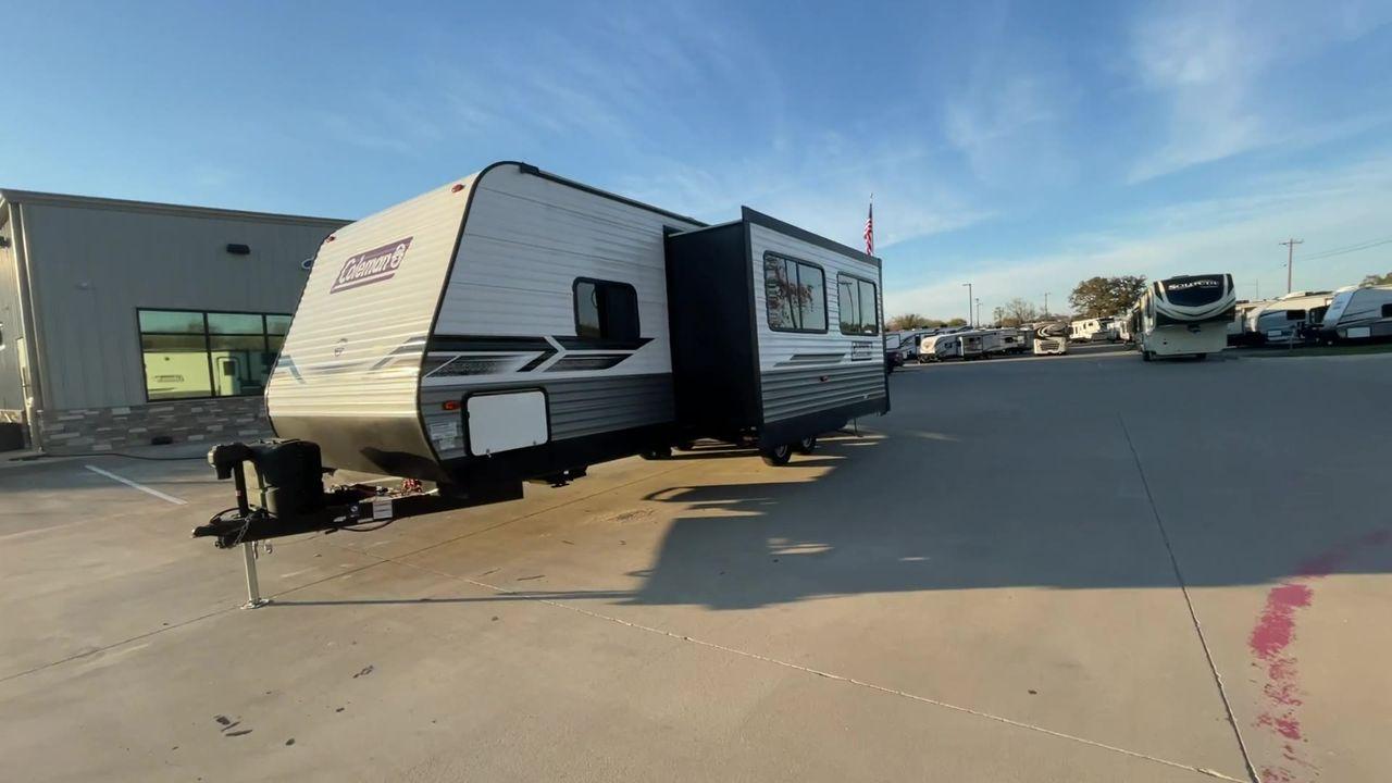 2022 KEYSTONE COLEMAN 285BH (4YDTCMN28NH) , Length: 32.75 ft | Dry Weight: 6,611 lbs. | Slides: 1 transmission, located at 4319 N Main Street, Cleburne, TX, 76033, (817) 221-0660, 32.435829, -97.384178 - Experience the ultimate blend of comfort and adventure with the 2022 Keystone Coleman 285BH. This meticulously designed travel trailer is perfect for enhancing your camping experience. Adjusting the specifications, this model extends to a generous 32.75 feet with a dry weight of 6,611 lbs, providing - Photo #5