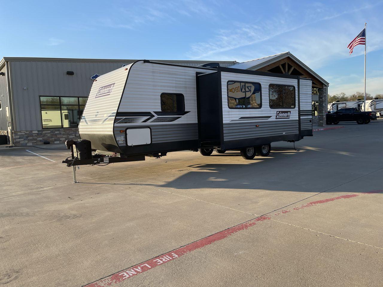 2022 KEYSTONE COLEMAN 285BH (4YDTCMN28NH) , Length: 32.75 ft | Dry Weight: 6,611 lbs. | Slides: 1 transmission, located at 4319 N Main St, Cleburne, TX, 76033, (817) 678-5133, 32.385960, -97.391212 - Experience the ultimate blend of comfort and adventure with the 2022 Keystone Coleman 285BH. This meticulously designed travel trailer is perfect for enhancing your camping experience. Adjusting the specifications, this model extends to a generous 32.75 feet with a dry weight of 6,611 lbs, providing - Photo #25