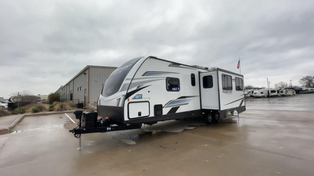 2023 KEYSTONE PASSPORT 2700RL (4YDTPPN25PD) , Dry Weight: 6,380 lbs. | Gross Weight: 8,200 lbs. | Slides: 1 transmission, located at 4319 N Main Street, Cleburne, TX, 76033, (817) 221-0660, 32.435829, -97.384178 - Experience a new level of travel comfort with the 2023 Keystone Passport 2700RL, a travel trailer that sets a new standard for luxury on the road. Crafted with precision, it offers an exceptional camping experience for families and adventure seekers. With a well-thought-out interior design, the Pass - Photo #3