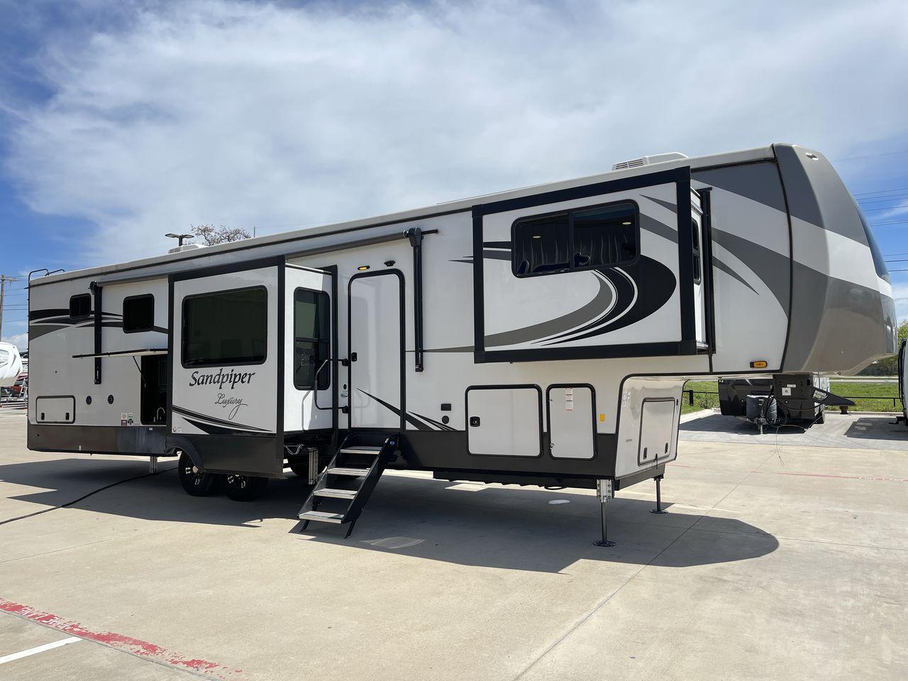 2022 FOREST RIVER SANDPIPER 391FLRB (4X4FSAR26NJ) , Length: 43.5 ft. | Dry Weight: 13,009 lbs | Gross Weight: 16,009 lbs | Slides: 5 transmission, located at 4319 N Main Street, Cleburne, TX, 76033, (817) 221-0660, 32.435829, -97.384178 - The 2022 Forest River Sandpiper 391FLRB is elegance meets adventure in the great outdoors. This fifth wheel, standing at 43.5 feet tall and featuring an aluminum body and fiberglass sides, is a symbol of durability and style on the road. It weighs 13,009 lbs. dry and can carry up to 16,009 lbs gross - Photo #24