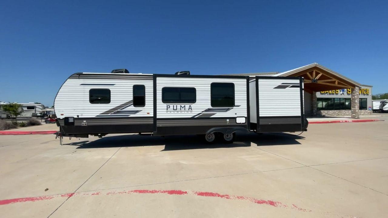 2023 FOREST RIVER PUMA 32BH2B (4X4TPUH21PP) , Length: 38.5 ft. | Dry Weight: 9,023 lbs. | Gross Weight: 11,230 lbs | Slides: 3 transmission, located at 4319 N Main St, Cleburne, TX, 76033, (817) 678-5133, 32.385960, -97.391212 - With its ample space and adaptability, the 2023 Palomino Puma 32BH2B travel trailer is perfect for hosting extended families and gatherings. This model provides generous living space while maintaining excellent maneuverability on the road. It measures 38.5 feet in length and has a dry weight of 9,02 - Photo #6
