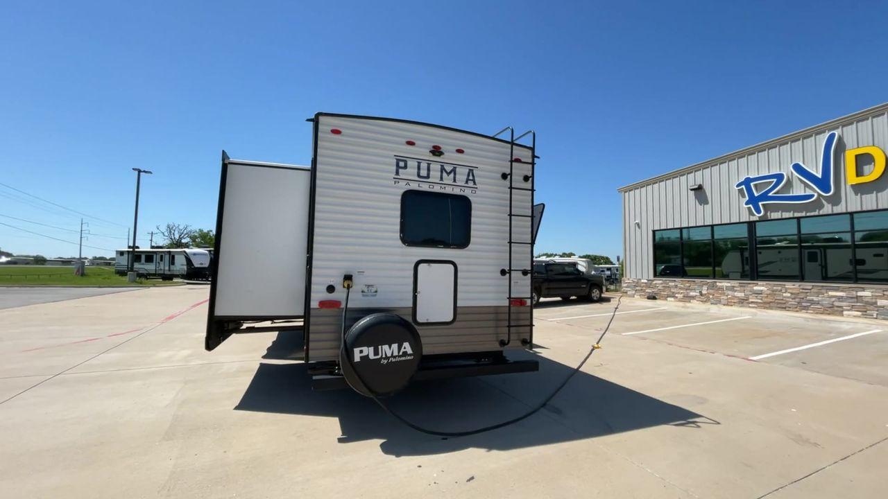 2023 FOREST RIVER PUMA 32BH2B (4X4TPUH21PP) , Length: 38.5 ft. | Dry Weight: 9,023 lbs. | Gross Weight: 11,230 lbs | Slides: 3 transmission, located at 4319 N Main Street, Cleburne, TX, 76033, (817) 221-0660, 32.435829, -97.384178 - With its ample space and adaptability, the 2023 Palomino Puma 32BH2B travel trailer is perfect for hosting extended families and gatherings. This model provides generous living space while maintaining excellent maneuverability on the road. It measures 38.5 feet in length and has a dry weight of 9,02 - Photo #8