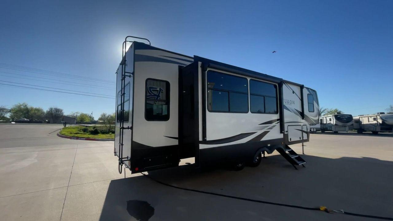 2022 KEYSTONE YUKON 320RL (4YDFYKR28NZ) , Length: 36.5 ft. | Dry Weight: 12,360 lbs. | Slides: 3 transmission, located at 4319 N Main Street, Cleburne, TX, 76033, (817) 221-0660, 32.435829, -97.384178 - A high-end fifth wheel that blends elegance and practicality for an unmatched camping experience is the 2022 Keystone Yukon 320RL. This model provides generous living quarters while maintaining exceptional durability. It measures 36.5 feet in length and has a dry weight of 12,360 pounds. The Yukon 3 - Photo #1