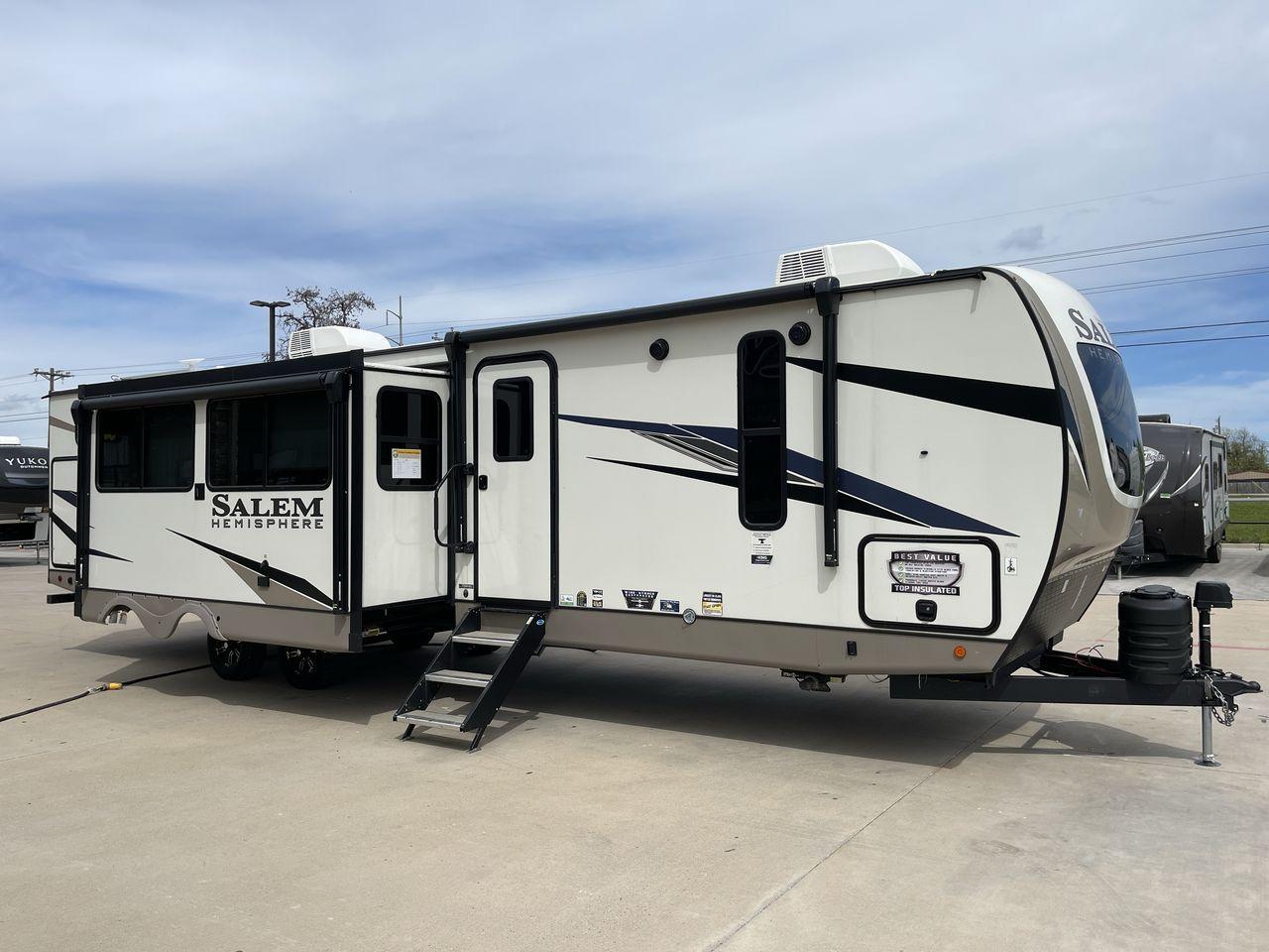 2023 FOREST RIVER SALEM HEMISPHERE 310 (4X4TSBG22PU) , Length: 38.67 ft. | Dry Weight: 9,088 lbs. | Gross Weight: 11,400 lbs. | Slides: 3 transmission, located at 4319 N Main Street, Cleburne, TX, 76033, (817) 221-0660, 32.435829, -97.384178 - The 2023 Forest River Salem Hemisphere 310BHI is a top-notch travel trailer that offers a remarkable level of luxury and ample space, ensuring your utmost comfort and convenience during your outdoor escapades. This model provides generous space for your family and friends, with a length of 38.67 fee - Photo #25