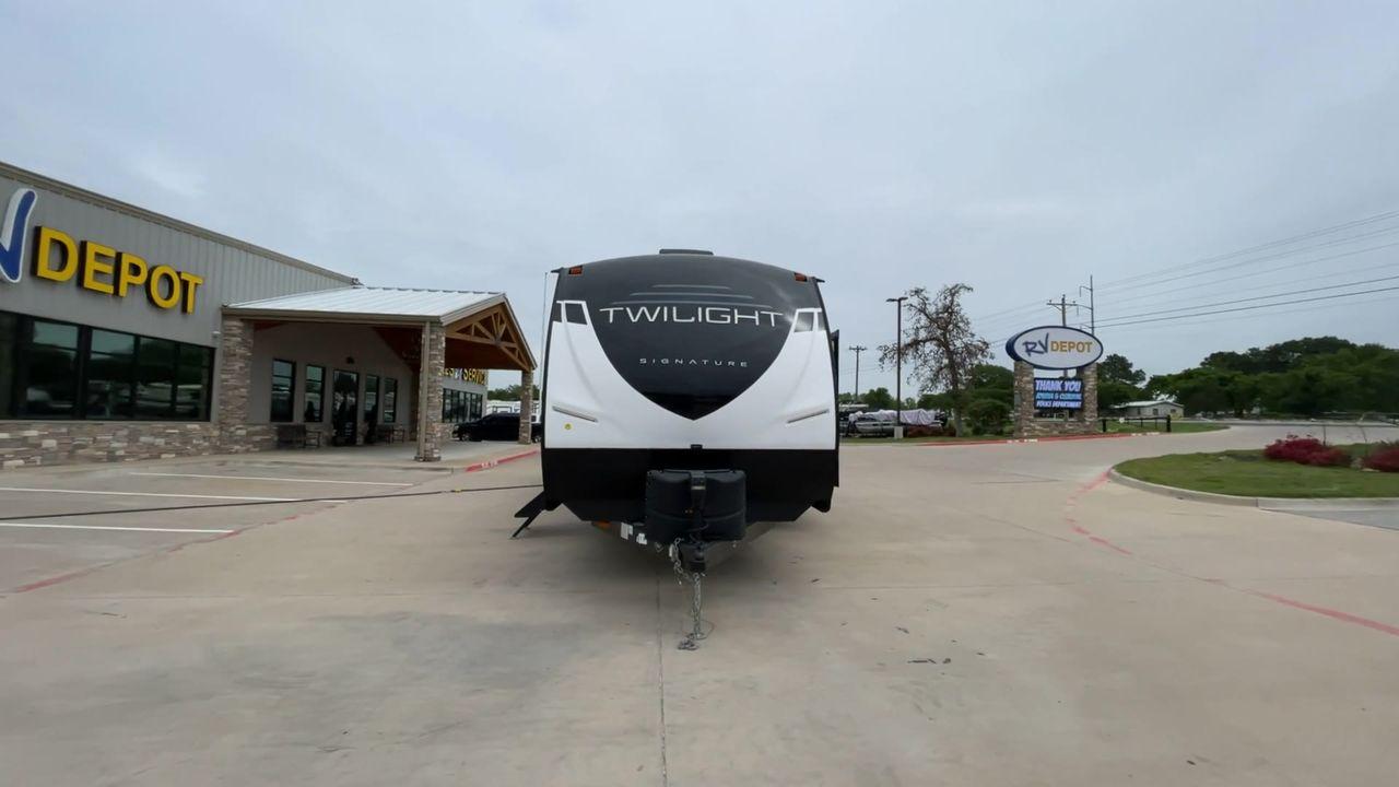 2022 CRUISER RV TWILIGHT TWS 300 (5RXPB3621N1) , located at 4319 N Main Street, Cleburne, TX, 76033, (817) 221-0660, 32.435829, -97.384178 - Photo #4