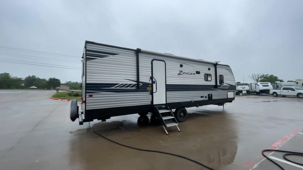 2021 KEYSTONE ZINGER 280RB (4YDT28023MS) , located at 4319 N Main St, Cleburne, TX, 76033, (817) 678-5133, 32.385960, -97.391212 - Photo #1