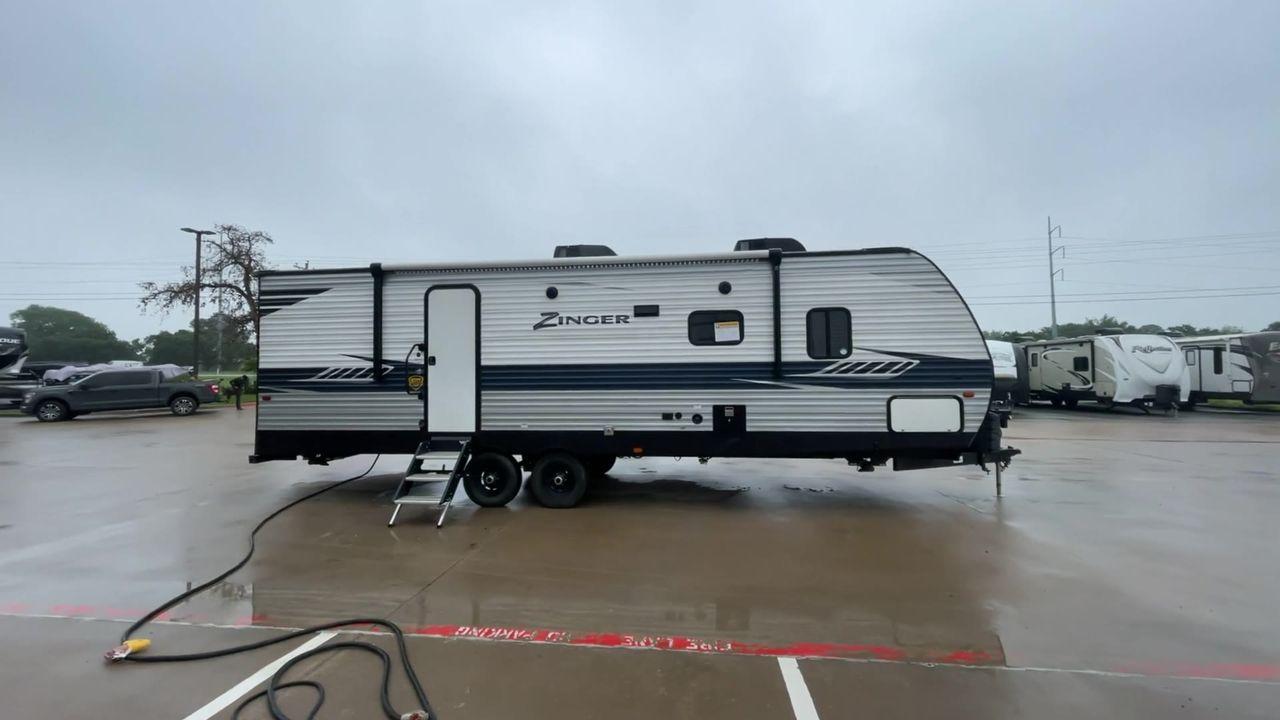2021 KEYSTONE ZINGER 280RB (4YDT28023MS) , located at 4319 N Main St, Cleburne, TX, 76033, (817) 678-5133, 32.385960, -97.391212 - Photo #2