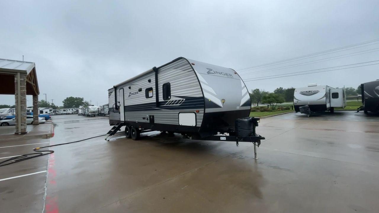 2021 KEYSTONE ZINGER 280RB (4YDT28023MS) , located at 4319 N Main St, Cleburne, TX, 76033, (817) 678-5133, 32.385960, -97.391212 - Photo #3