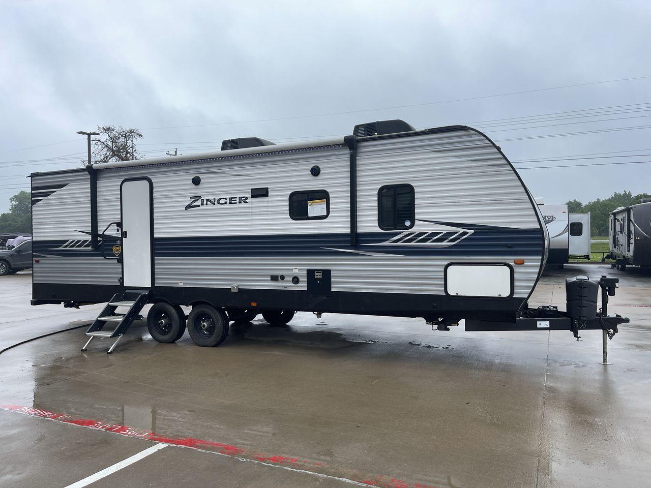 2021 KEYSTONE ZINGER 280RB (4YDT28023MS) , located at 4319 N Main St, Cleburne, TX, 76033, (817) 678-5133, 32.385960, -97.391212 - Photo #25
