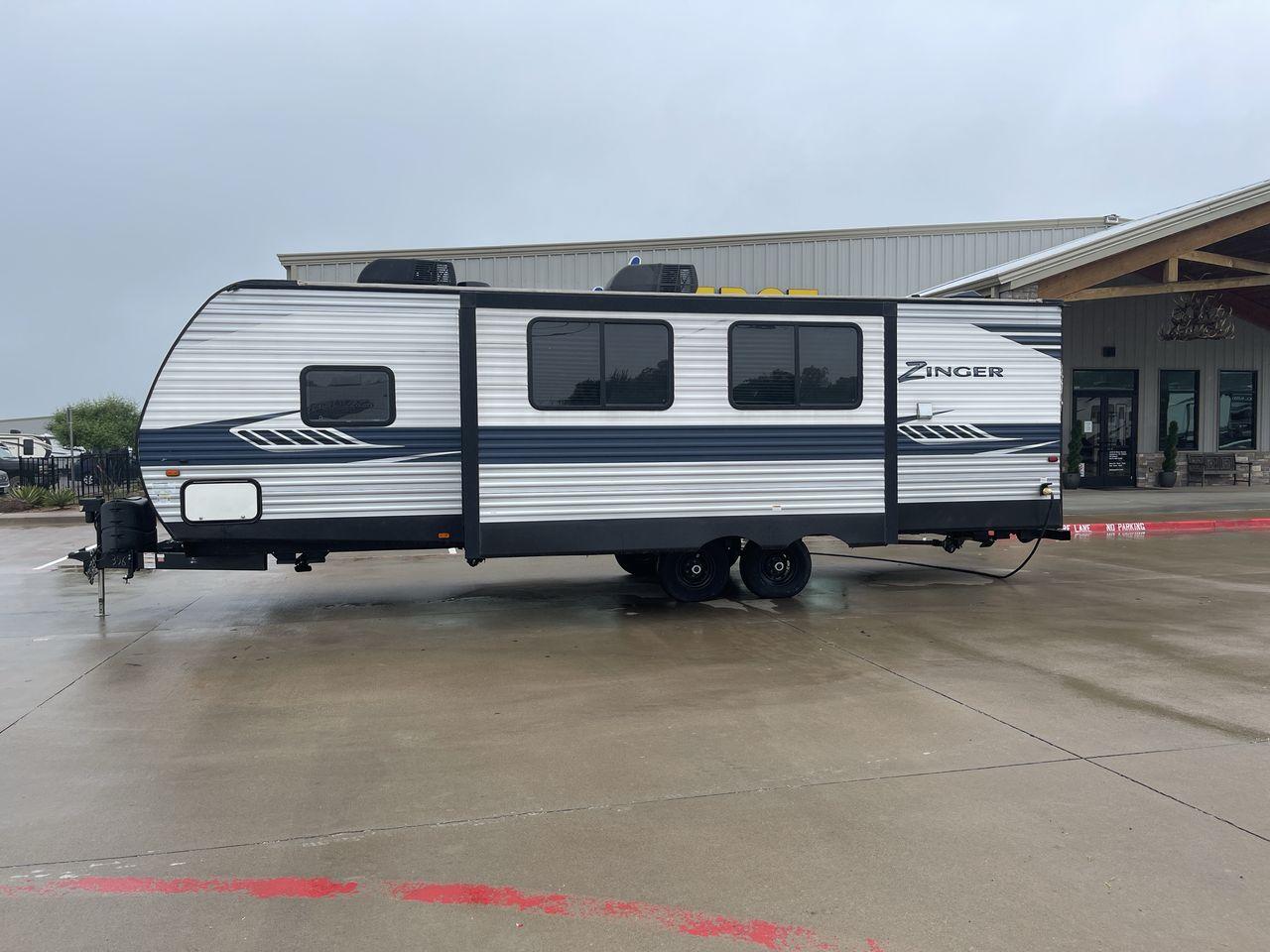 2021 KEYSTONE ZINGER 280RB (4YDT28023MS) , located at 4319 N Main St, Cleburne, TX, 76033, (817) 678-5133, 32.385960, -97.391212 - Photo #26