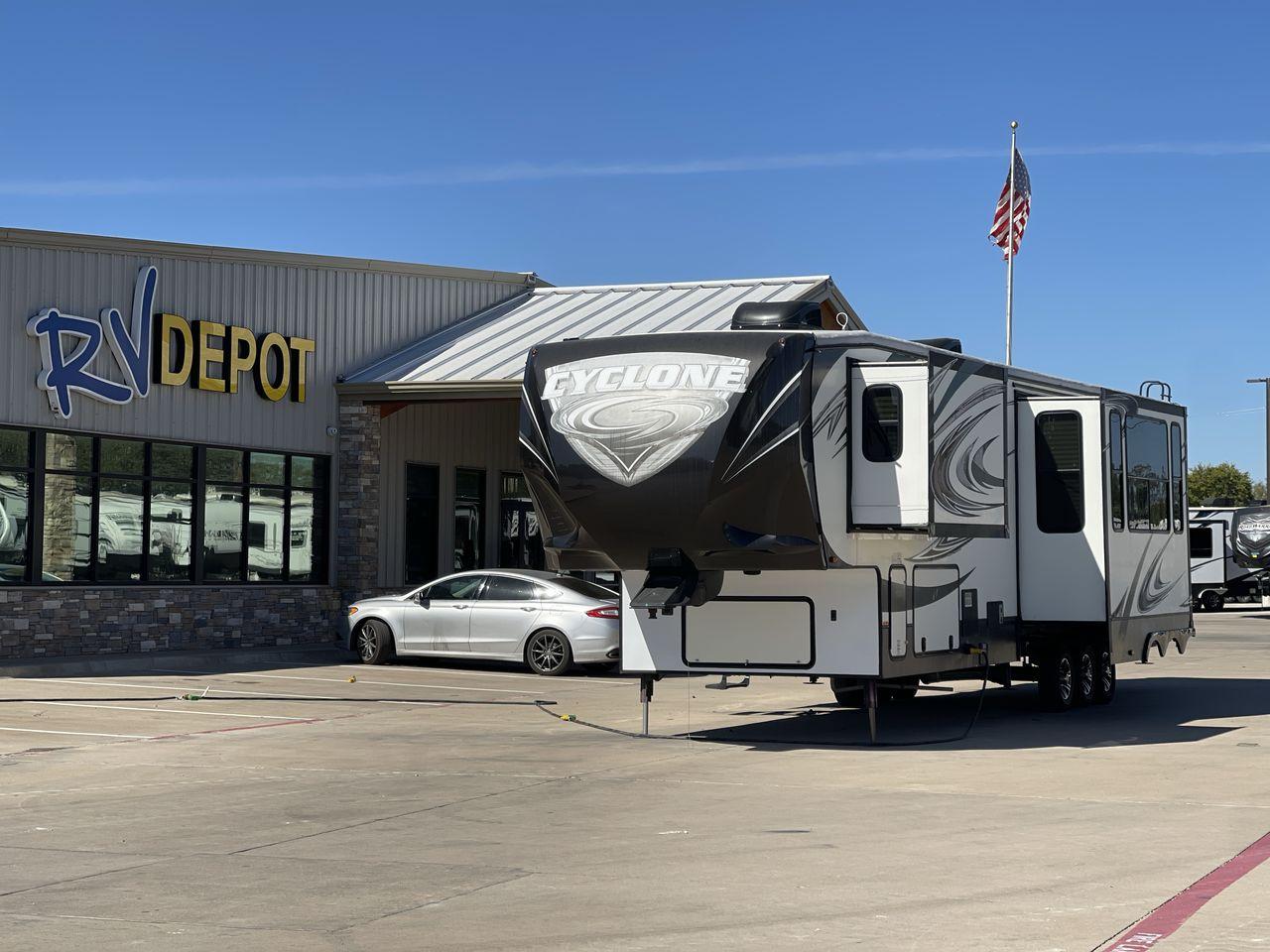 photo of 2014 HEARTLAND CYCLONE 4100