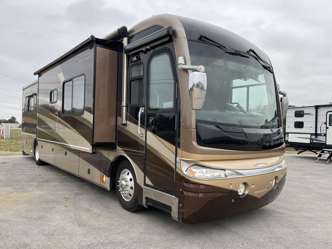 photo of 2006 FLEETWOOD REVOLUTION 40E